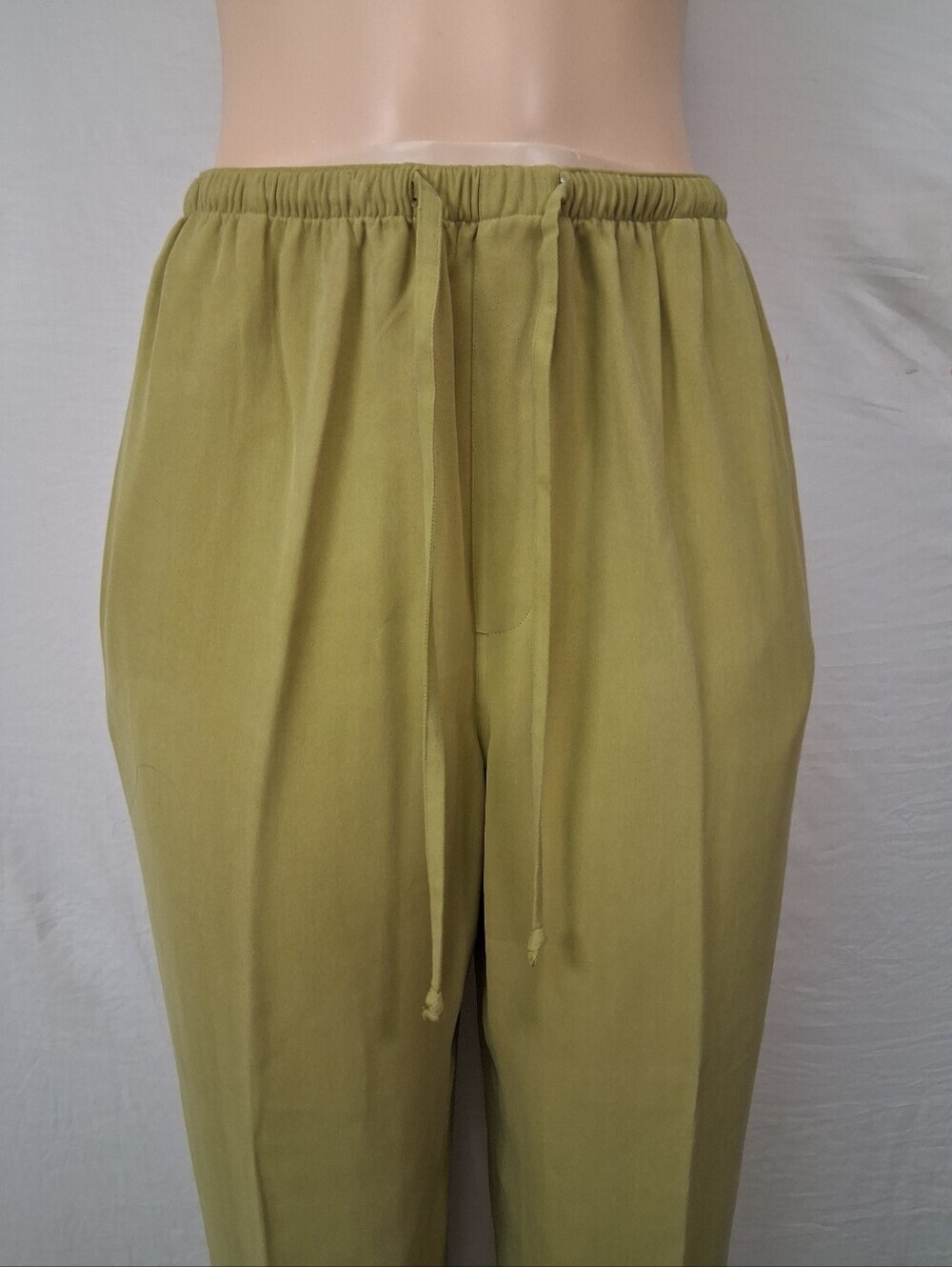 Tommy Bahama Olive Drawstring Cropped Capri Pants - Picture 5 of 17